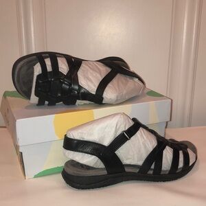 NIB Black Leather Earth Origins Sandals